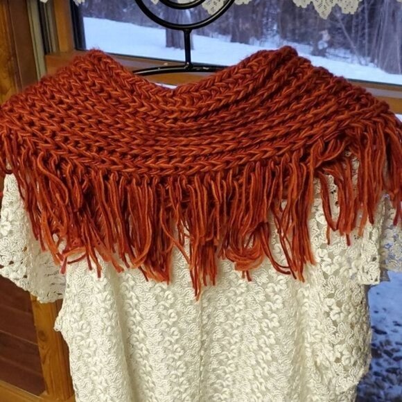 Handknitted Wraparound Decorative Thick Sz OS Scarf with Button Closure - Picture 4 of 5